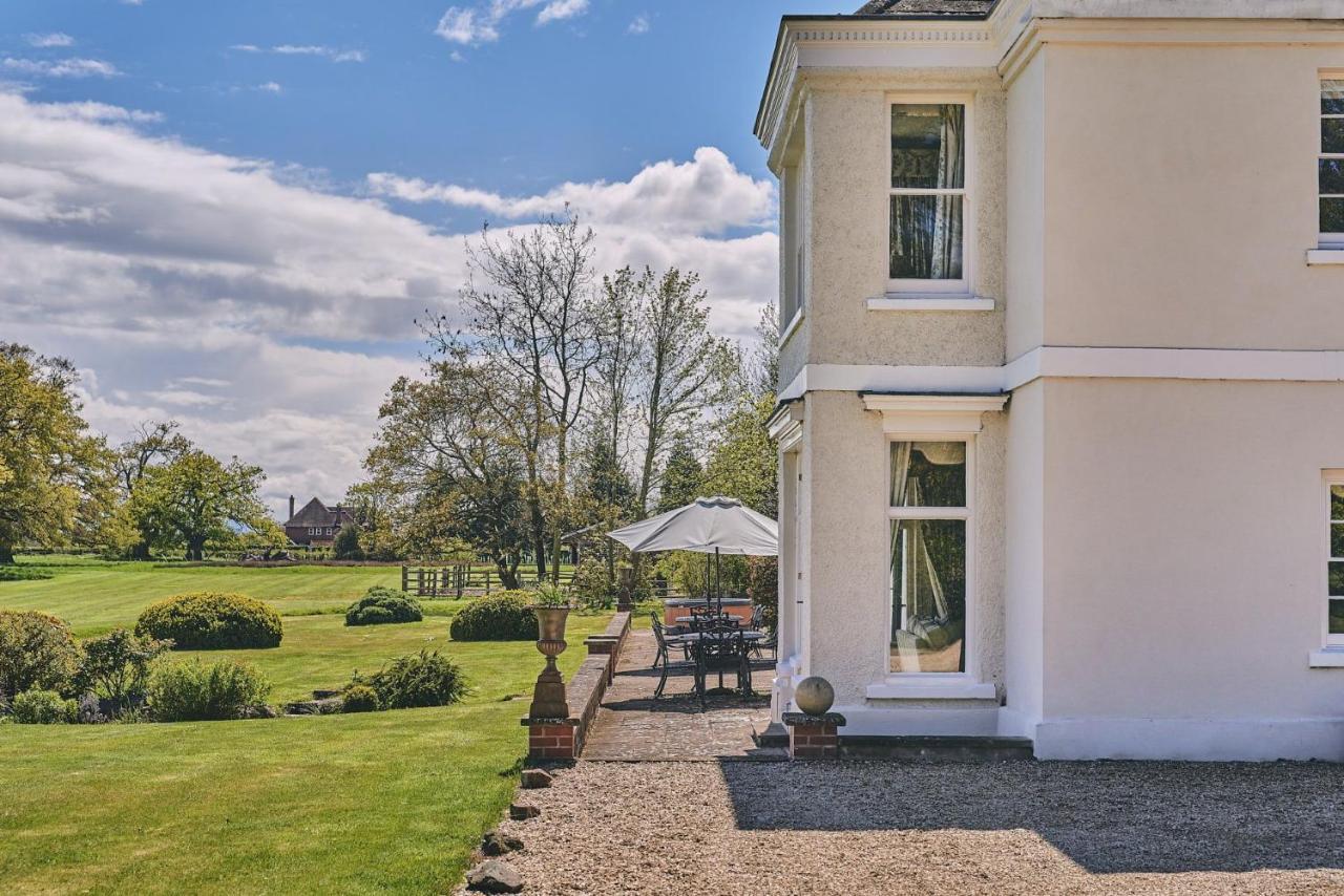 فيلا ابتون أوبون سفيرنفي Equestrian Manor المظهر الخارجي الصورة
